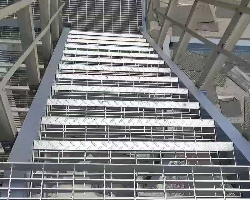 踏步钢格板